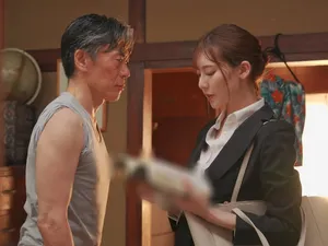 Bố dượng nữa đêm mò vào phòng con gái khi Cô vợ đi vắng