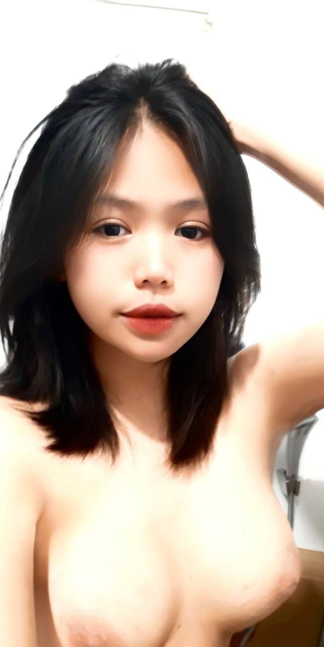 Tôi bắt gặp cô ấy đang thủ dâm - cô ấy cưỡi trên con cặc của tôi