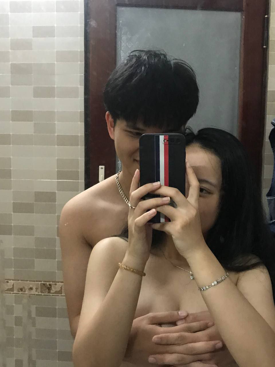 Câu chuyện vợ bị tấn công vào ngực, vợ tóc ngắn phần 3